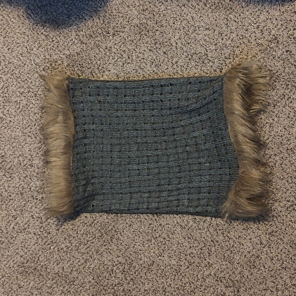 Rue21 Faux Fur Scarf - Picture 3 of 3